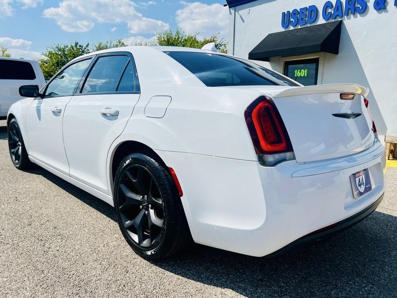 Chrysler 300 Touring 2023
