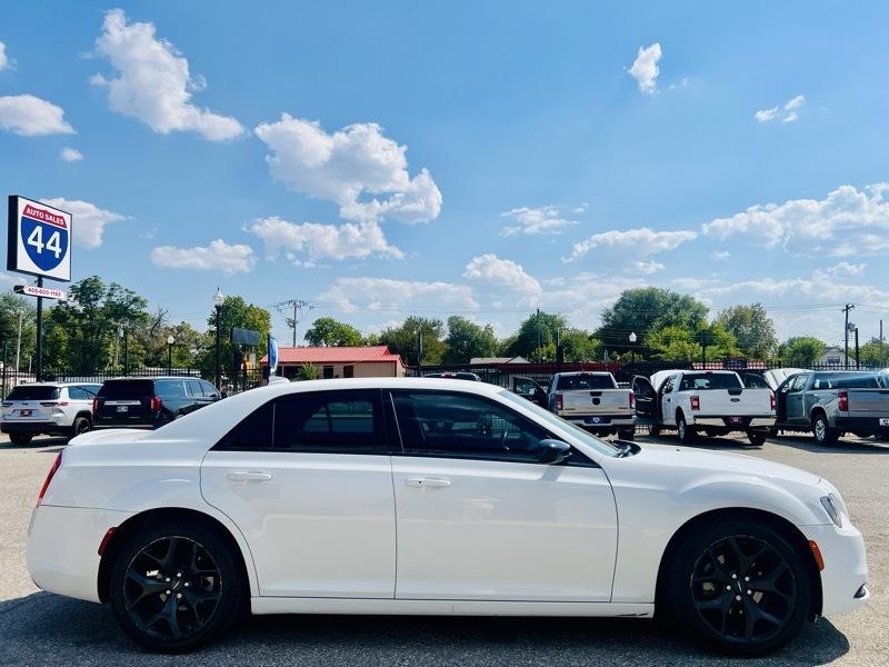 Chrysler 300 Touring 2023