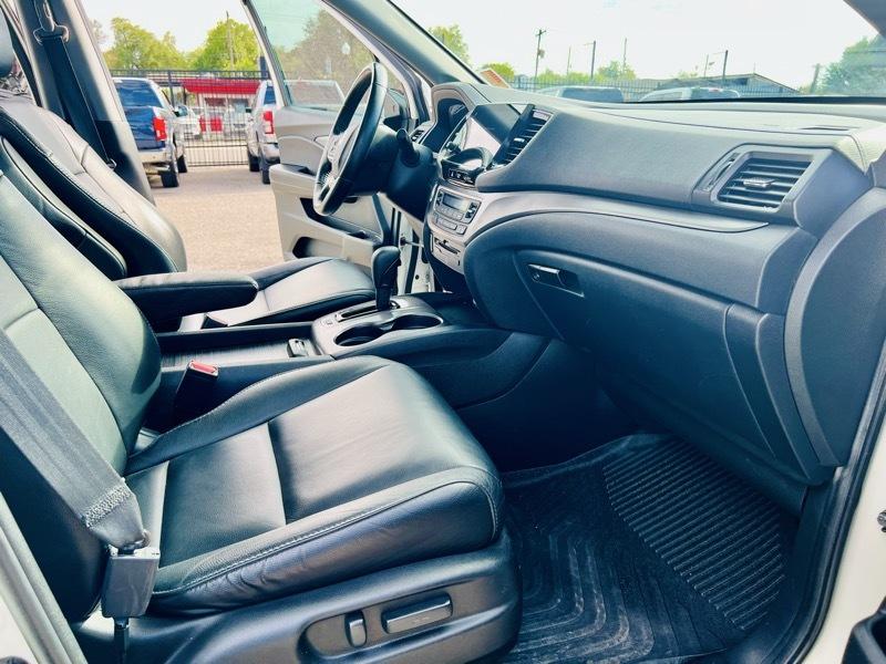 Honda Pilot EX-L w/Navigation and RES 2019