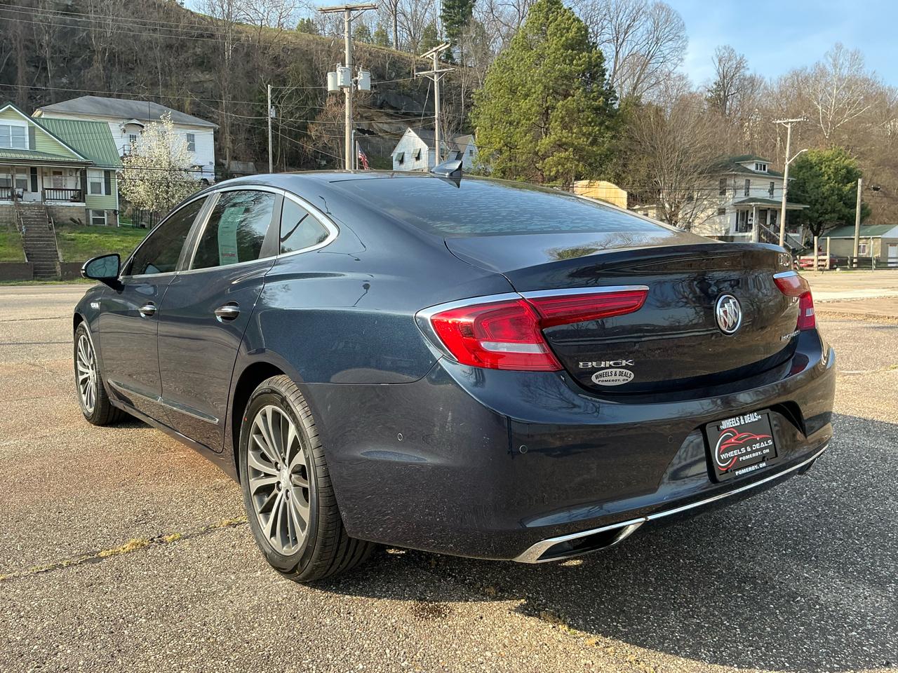 Buick LaCrosse 4dr Sdn Premium FWD 2017