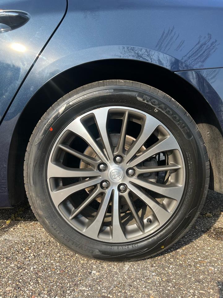 Buick LaCrosse 4dr Sdn Premium FWD 2017