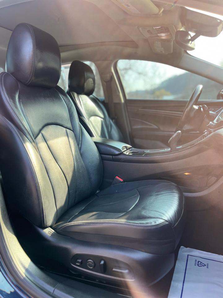 Buick LaCrosse 4dr Sdn Premium FWD 2017