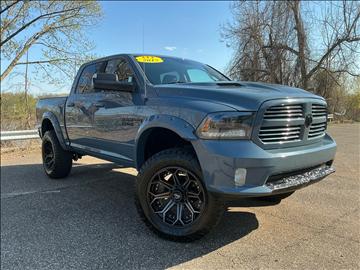 2015 RAM 1500 4WD Crew Cab 140.5" Sport