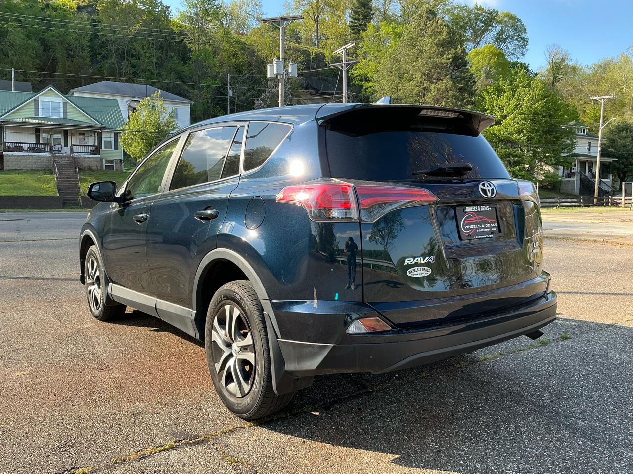 Toyota RAV4 LE AWD (Natl) 2018