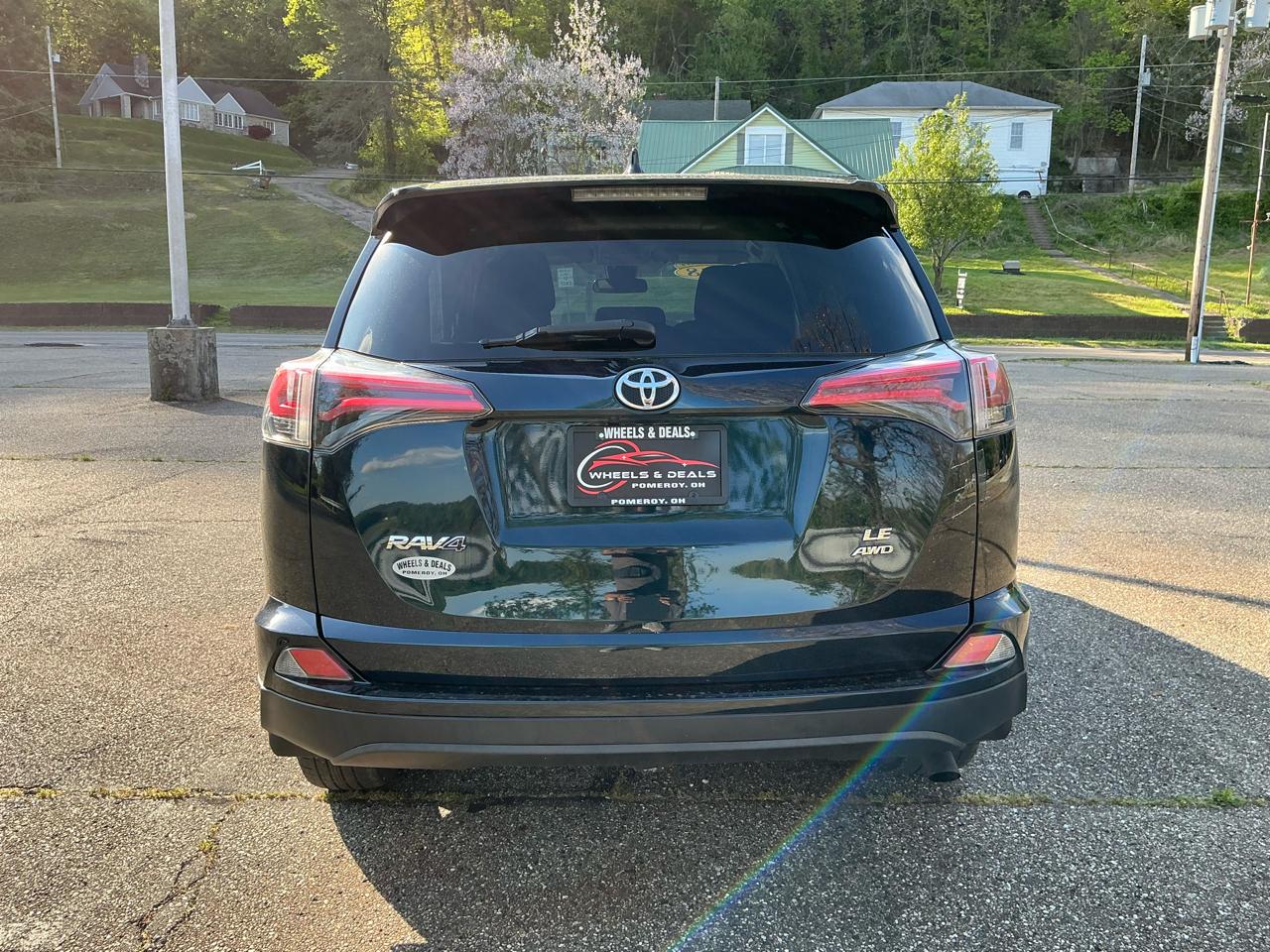 Toyota RAV4 LE AWD (Natl) 2018