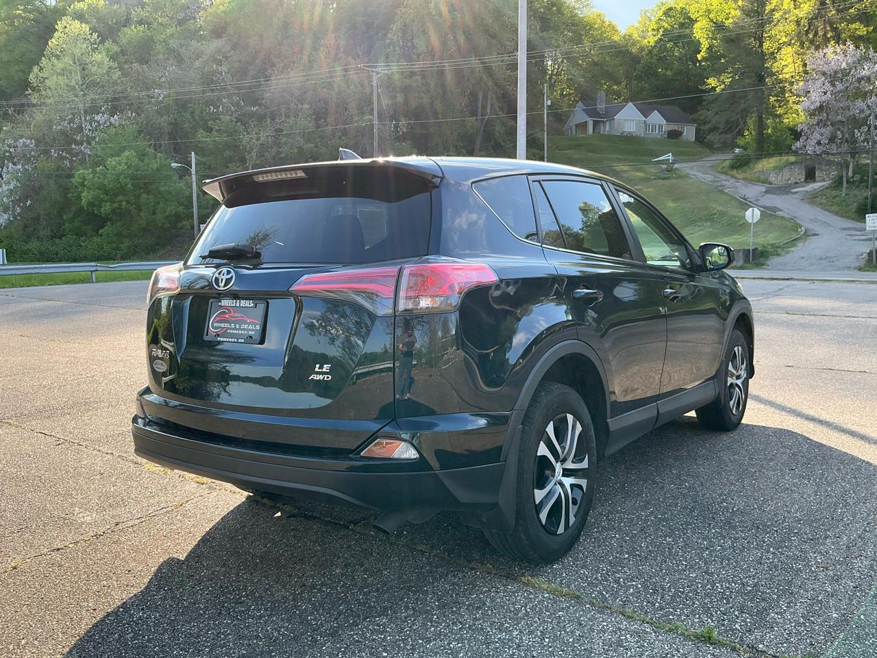 Toyota RAV4 LE AWD (Natl) 2018