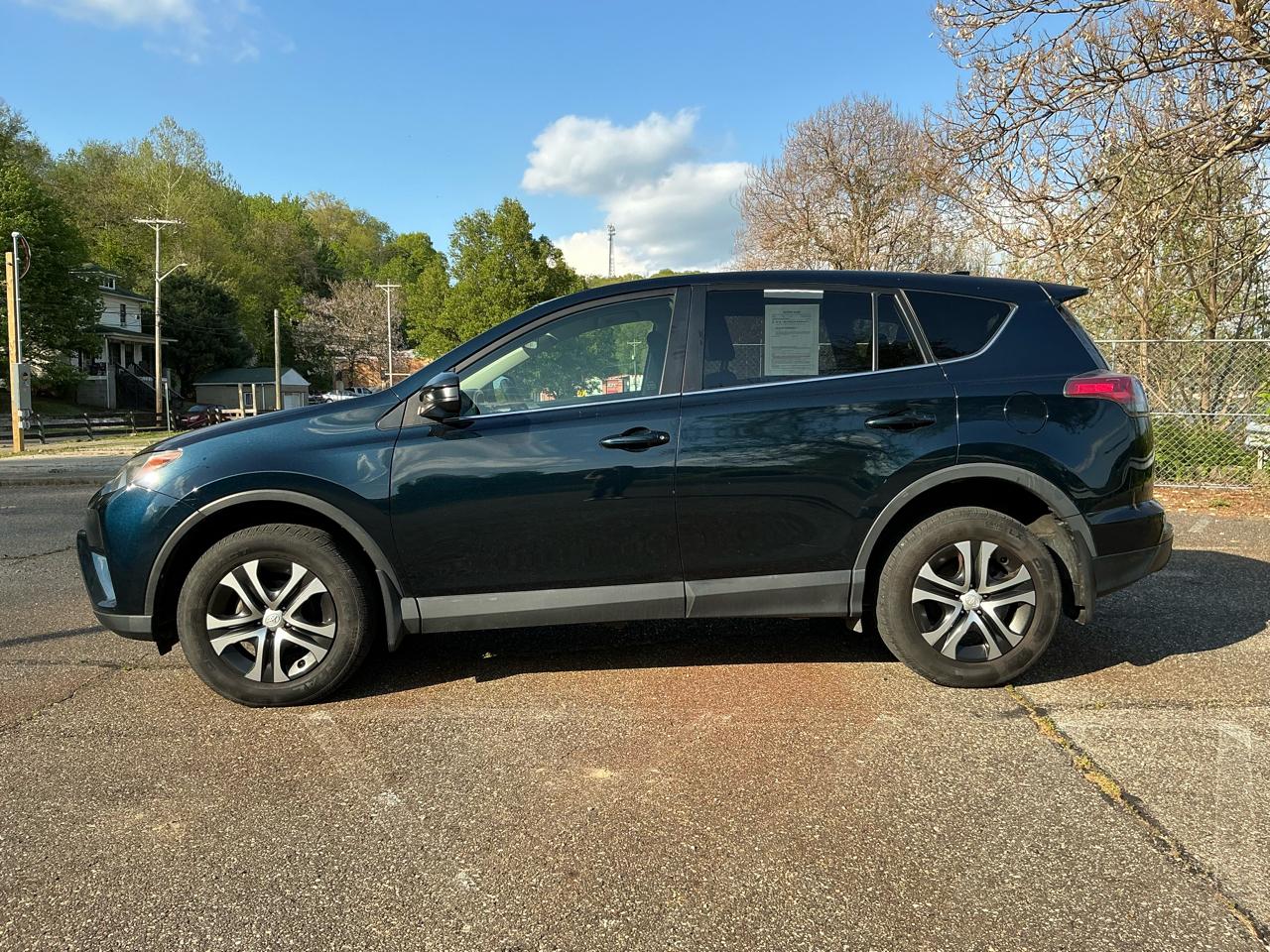 Toyota RAV4 LE AWD (Natl) 2018
