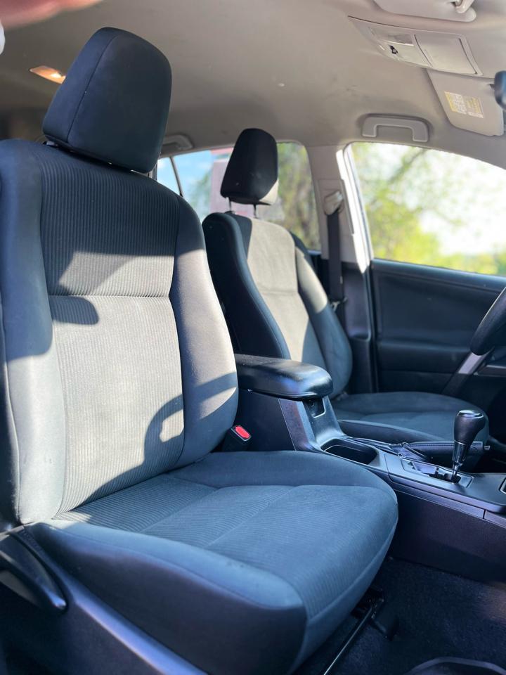 Toyota RAV4 LE AWD (Natl) 2018