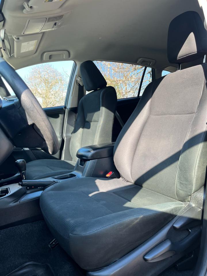 Toyota RAV4 LE AWD (Natl) 2018