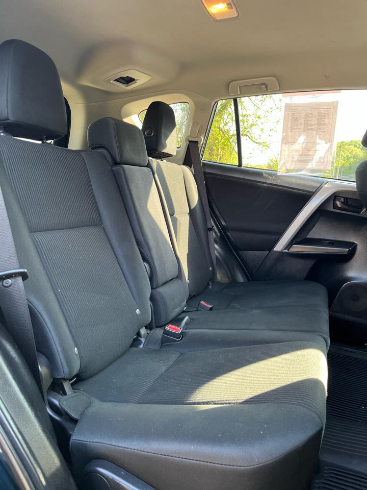 Toyota RAV4 LE AWD (Natl) 2018