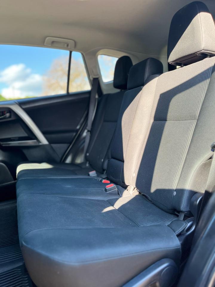 Toyota RAV4 LE AWD (Natl) 2018