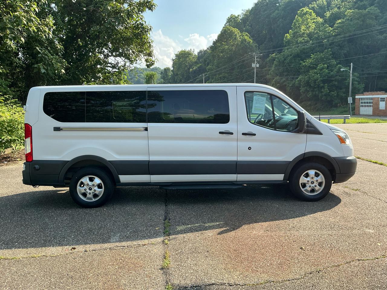Ford Transit Wagon T-350 148" Low Roof XLT Sliding RH Dr 2017