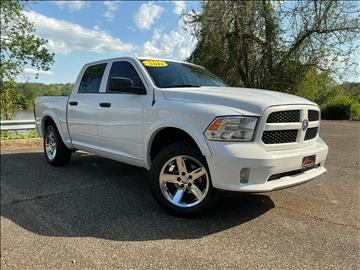 2014 RAM 1500 4WD Crew Cab 140.5" Express