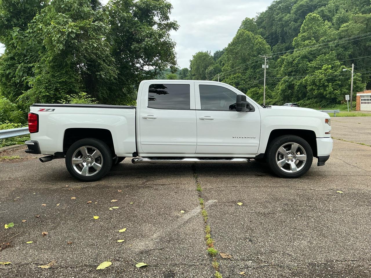 Chevrolet Silverado 1500 4WD Crew Cab 143.5" LT w/2LT 2017