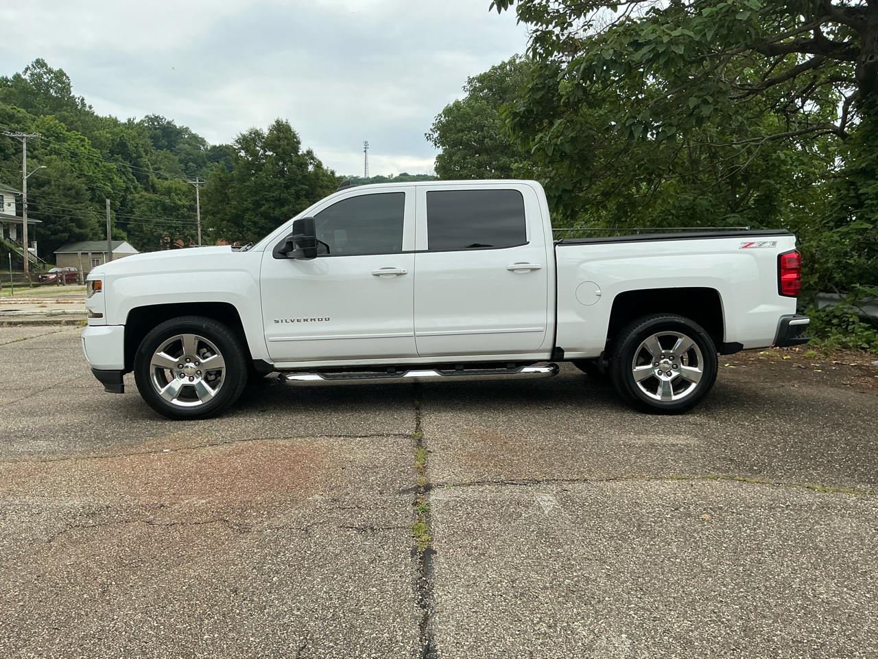 Chevrolet Silverado 1500 4WD Crew Cab 143.5" LT w/2LT 2017