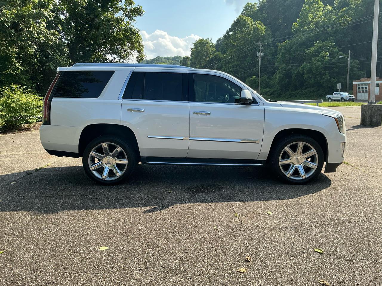Cadillac Escalade 4WD 4dr Luxury 2017