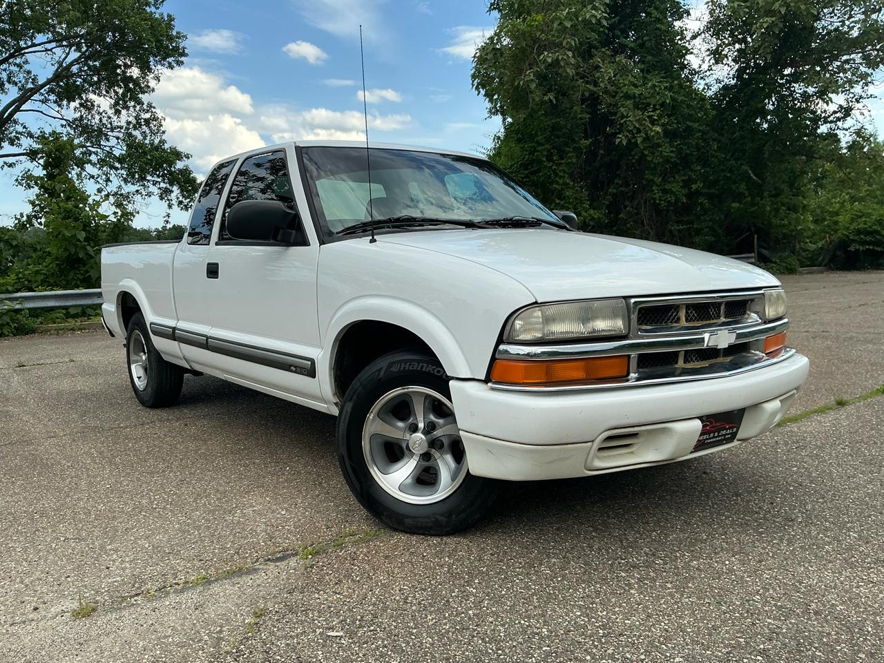 2001 Chevrolet S-10 Ext Cab 123" WB LS