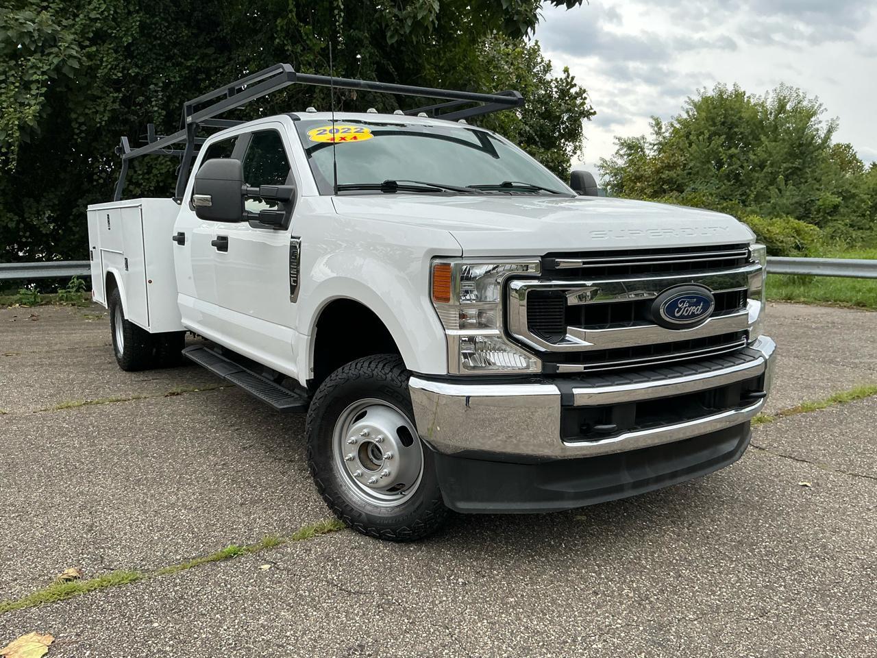 2022 Ford Super Duty F-350 DRW Lariat 4WD Crew Cab 179" WB 60" CA