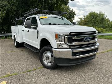 2022 Ford Super Duty F-350 DRW Lariat 4WD Crew Cab 179" WB 60" CA