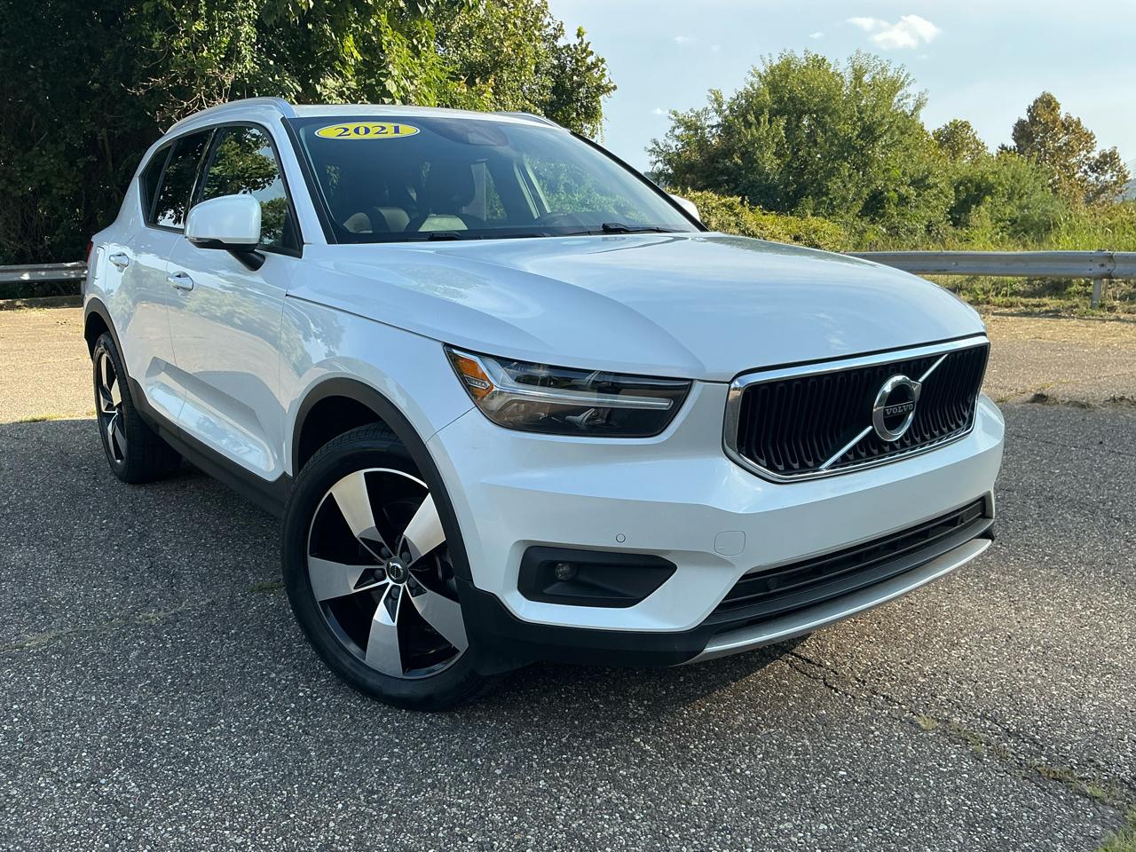 2021 Volvo XC40 T5 AWD Momentum