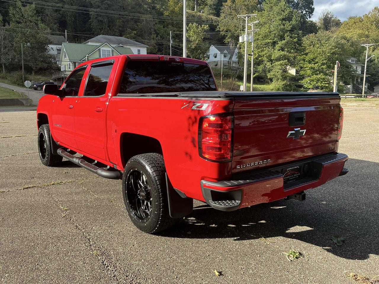 Chevrolet Silverado 1500 4WD Crew Cab 143.5" LT w/2LT 2018