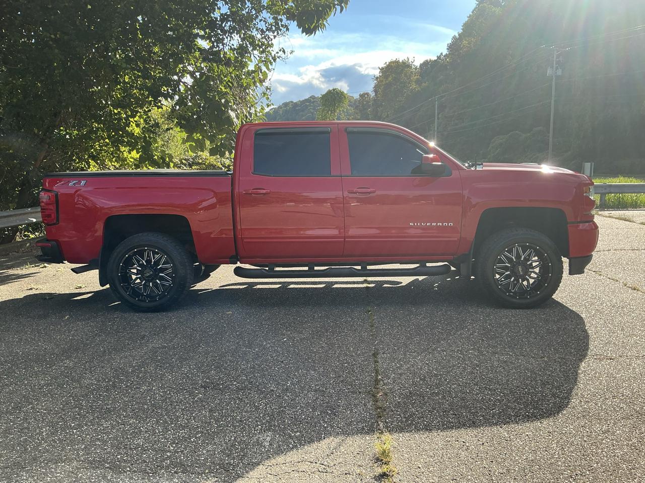 Chevrolet Silverado 1500 4WD Crew Cab 143.5" LT w/2LT 2018
