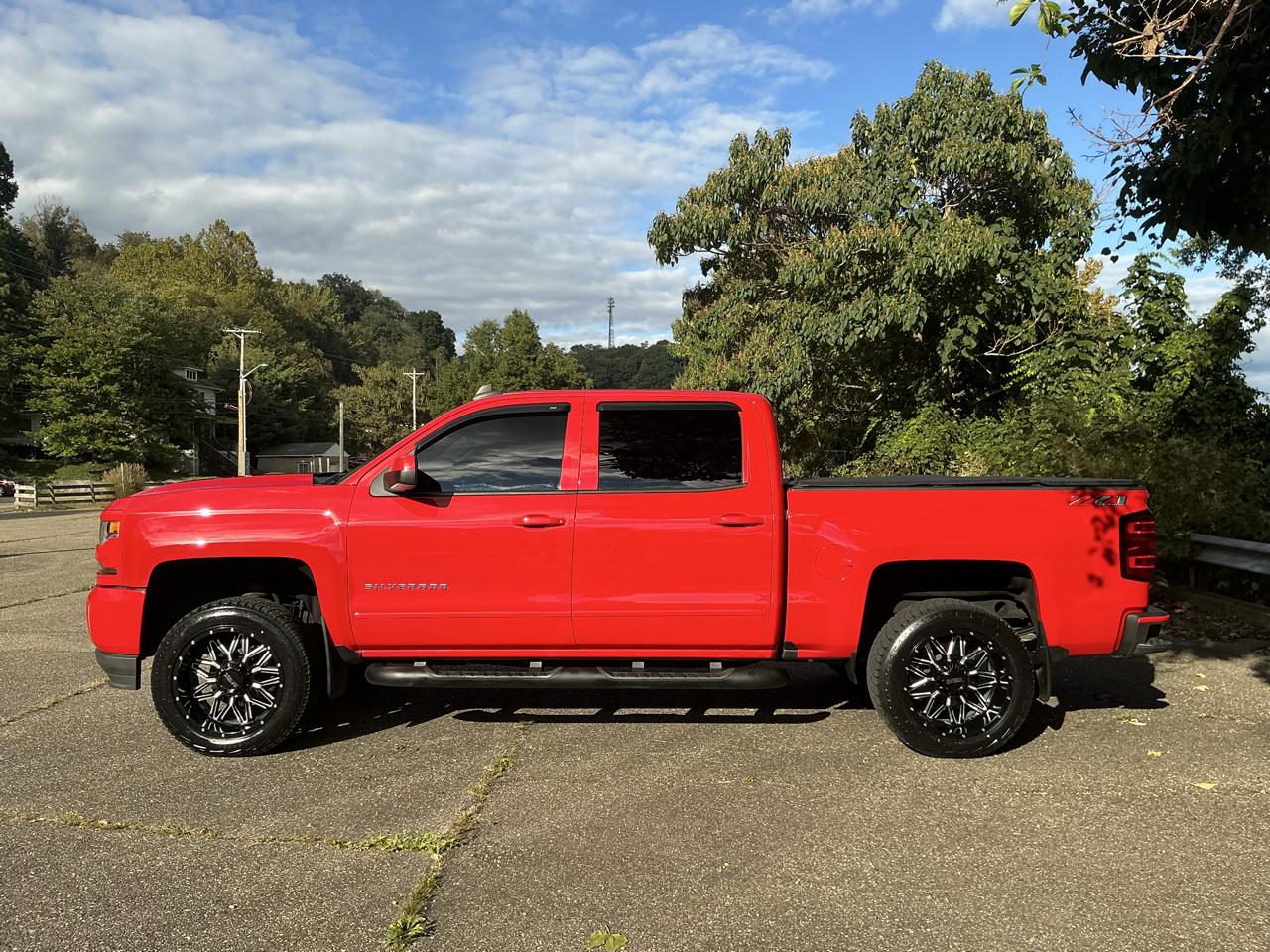 Chevrolet Silverado 1500 4WD Crew Cab 143.5" LT w/2LT 2018
