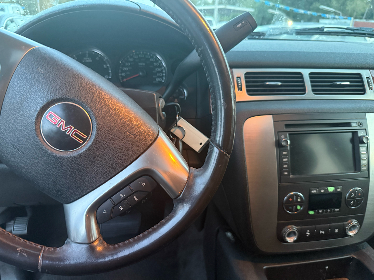 GMC Yukon XL SLE-1 1/2 Ton 2WD 2007 GMC Yukon XL SLE-1 1/2 Ton 2WD 2007