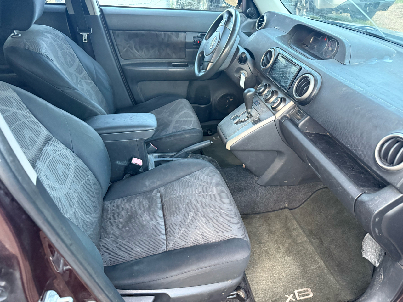 Scion xB 5-Door Wagon 5-Spd MT 2014 Scion xB 5-Door Wagon 5-Spd MT 2014