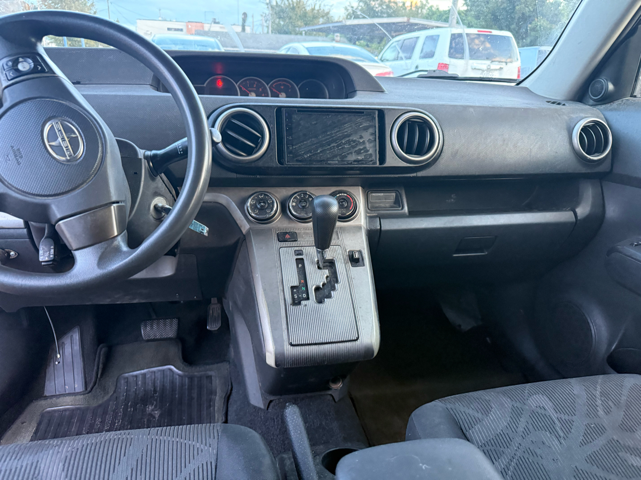 Scion xB 5-Door Wagon 5-Spd MT 2014 Scion xB 5-Door Wagon 5-Spd MT 2014