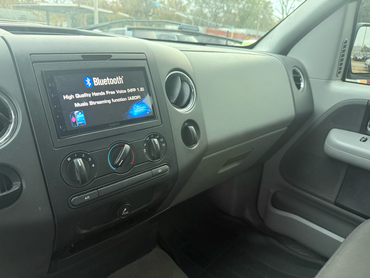 Ford F-150 2WD SuperCrew 139" XLT 2006