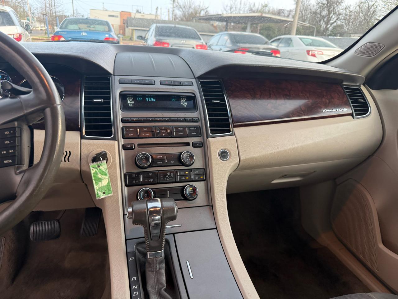 Ford Taurus SEL FWD 2012