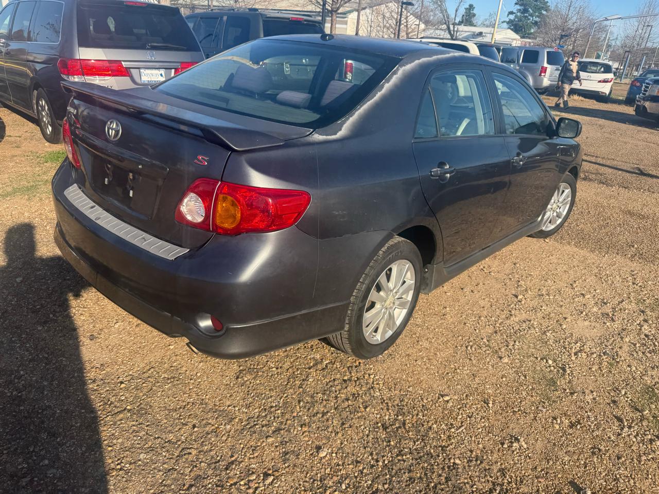 Toyota Corolla 4dr Sdn Auto LE (Natl) 2010