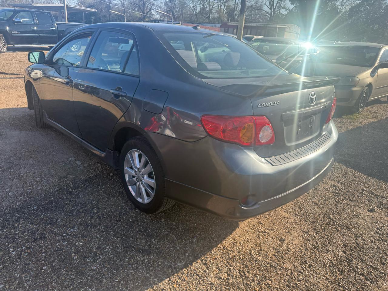 Toyota Corolla 4dr Sdn Auto LE (Natl) 2010