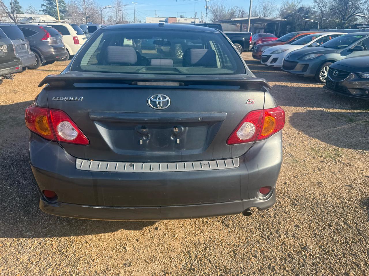 Toyota Corolla 4dr Sdn Auto LE (Natl) 2010