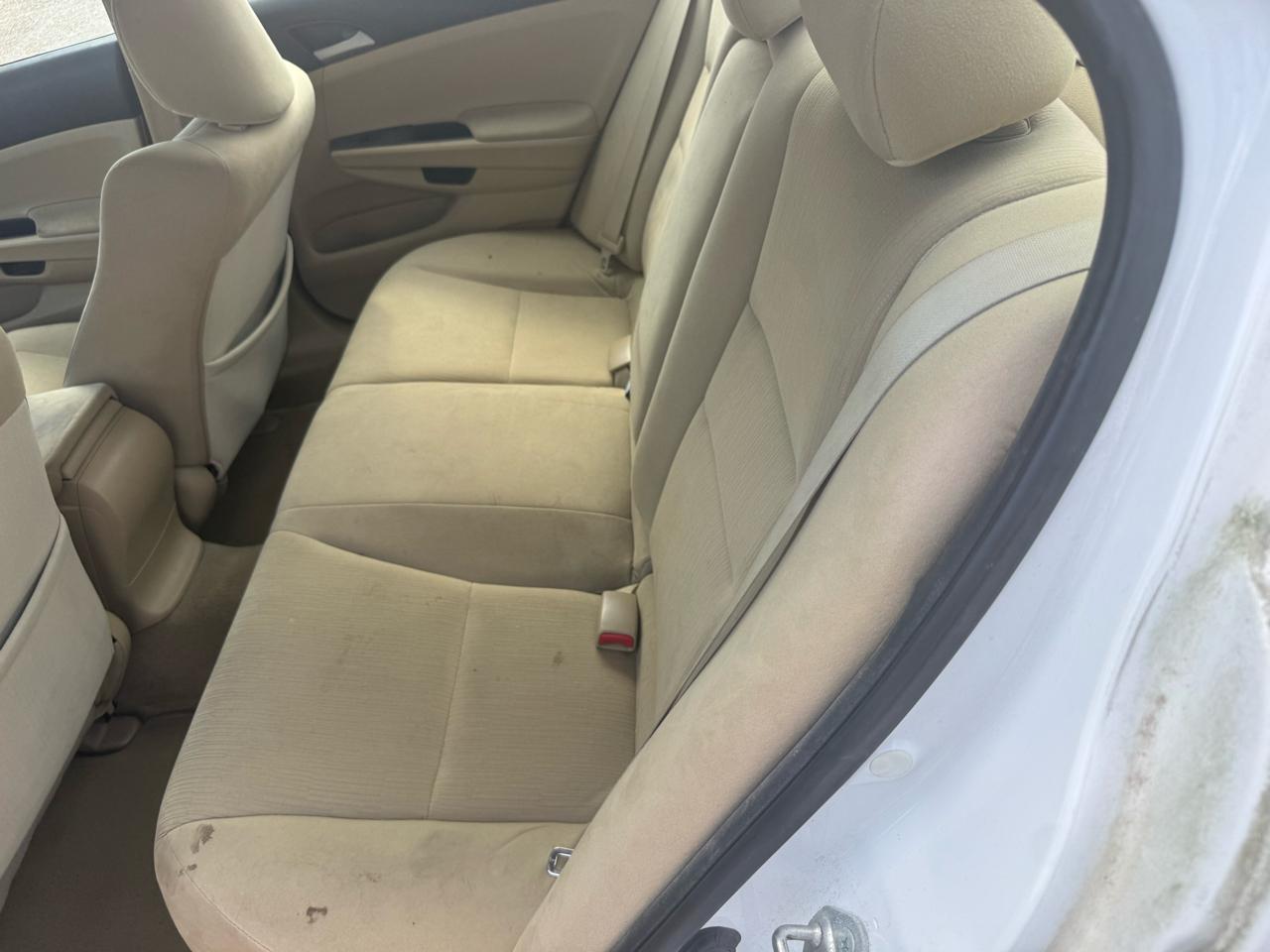 Honda Accord LX sedan AT 2012