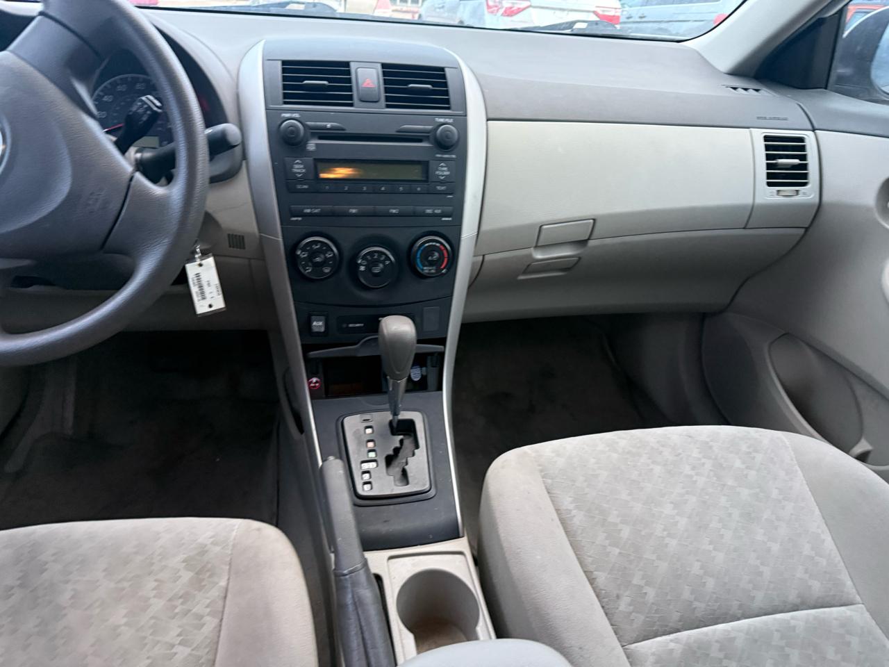 Toyota Corolla 4dr Sdn Auto LE (Natl) 2009