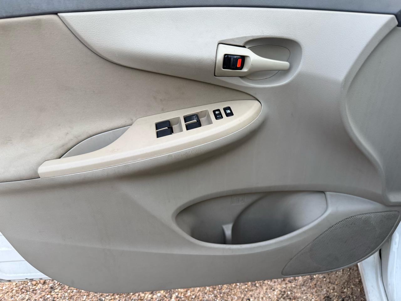 Toyota Corolla 4dr Sdn Auto LE (Natl) 2009