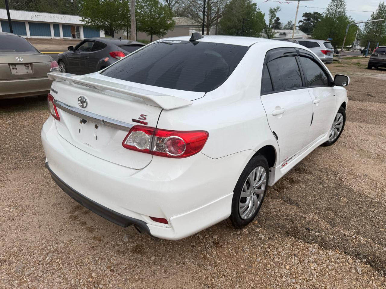 Toyota Corolla 4dr Sdn Auto S (Natl) 2013