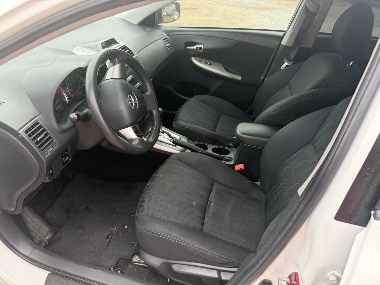 Toyota Corolla 4dr Sdn Auto S (Natl) 2013