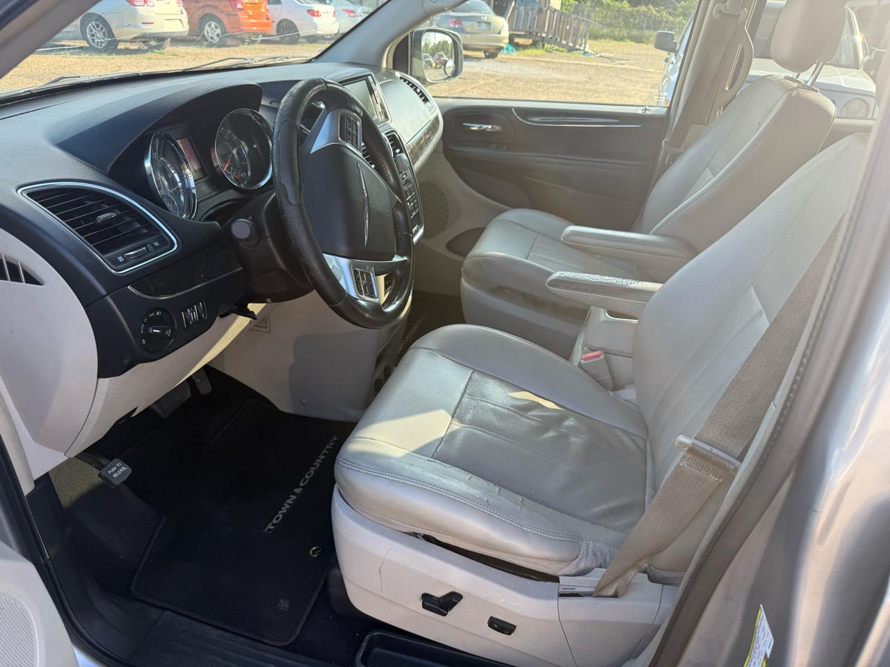 Chrysler Town & Country Touring 2013