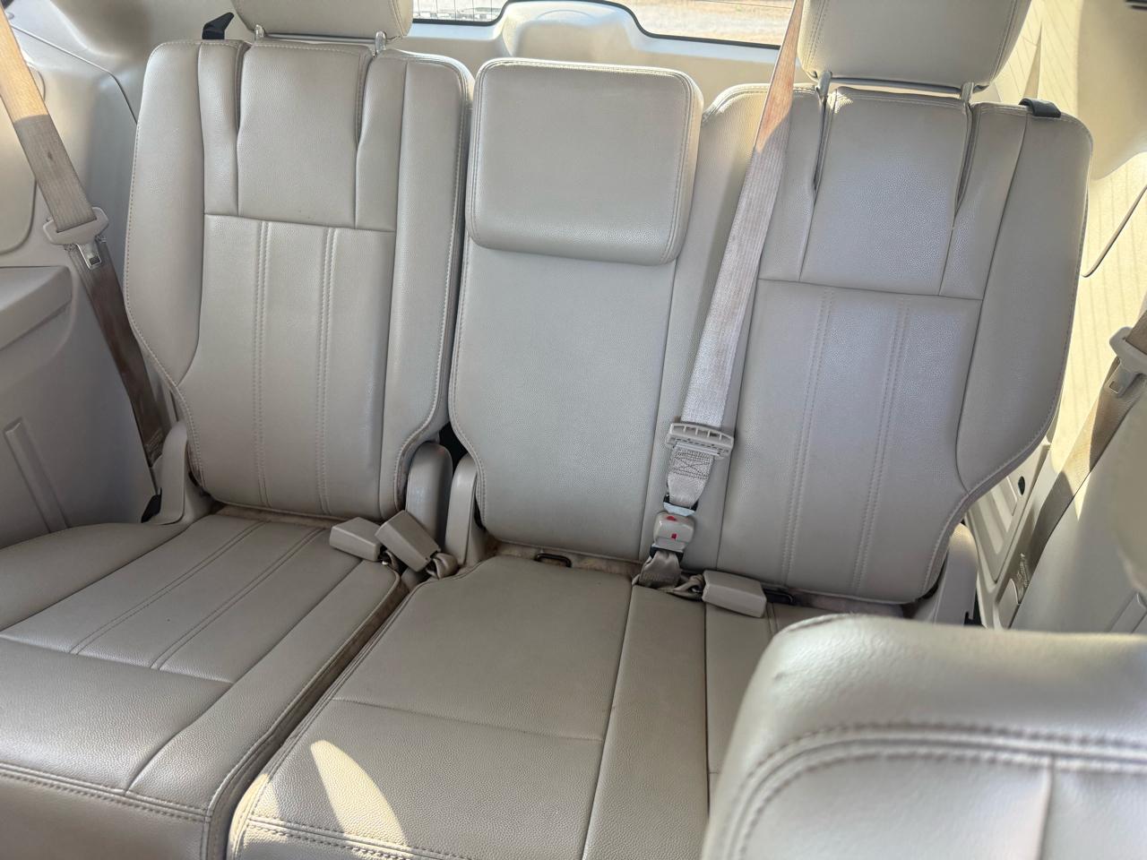 Chrysler Town & Country Touring 2013