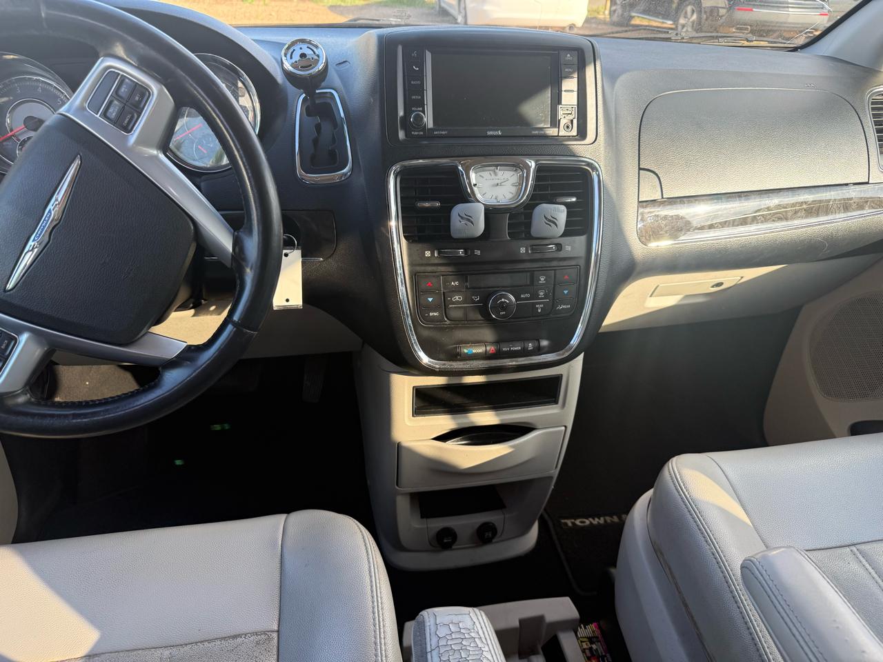 Chrysler Town & Country Touring 2013