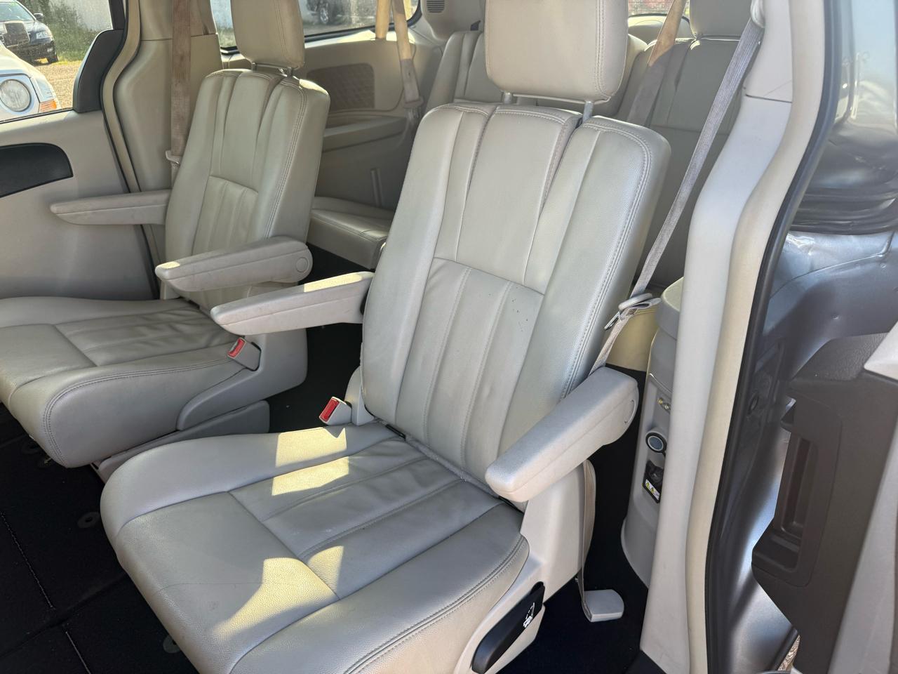 Chrysler Town & Country Touring 2013