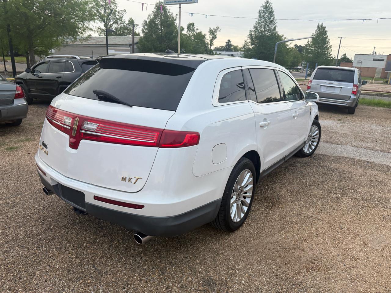 Lincoln MKT FWD 2010