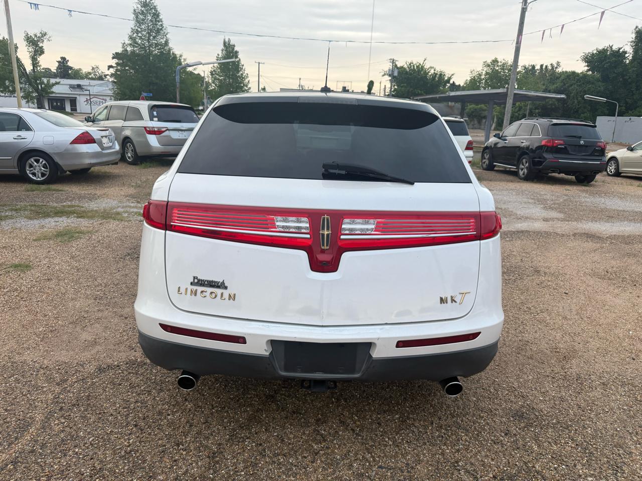 Lincoln MKT FWD 2010