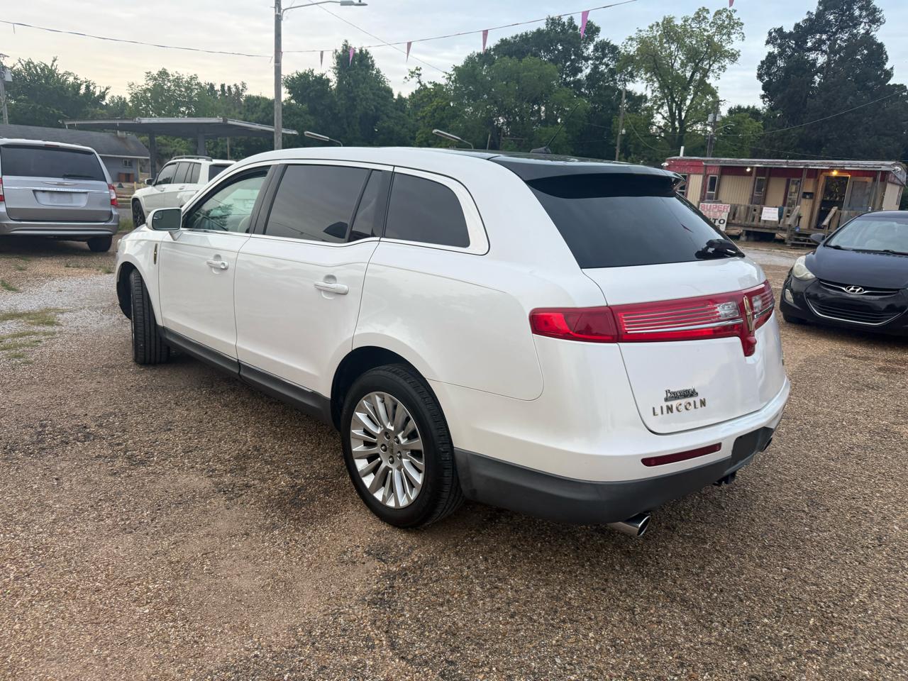 Lincoln MKT FWD 2010