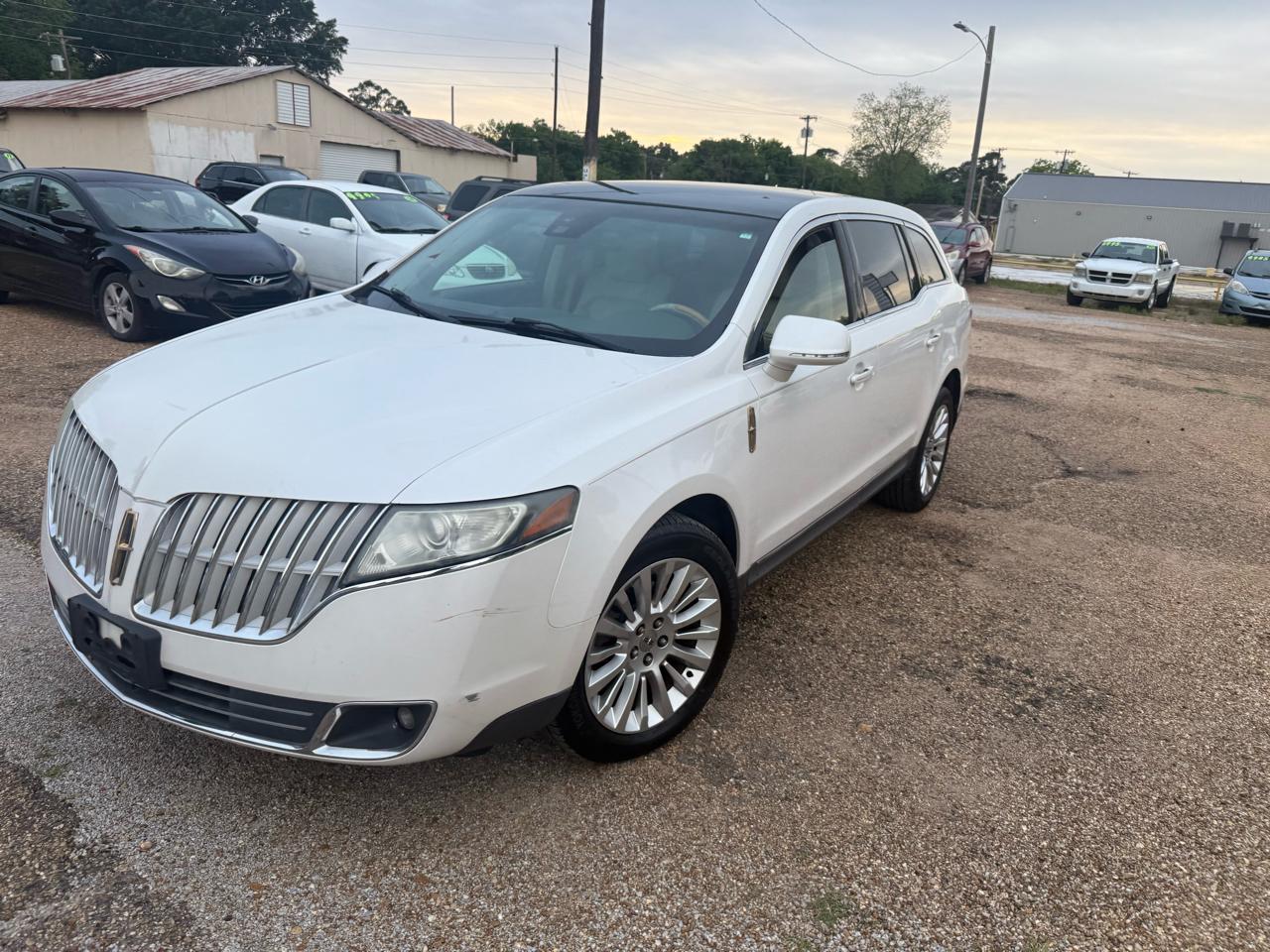 Lincoln MKT FWD 2010