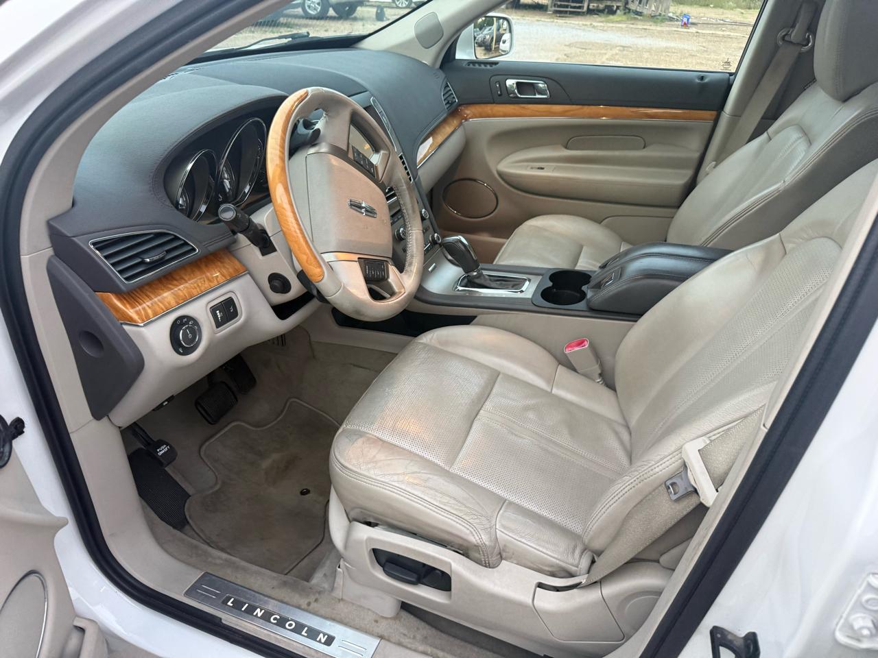 Lincoln MKT FWD 2010