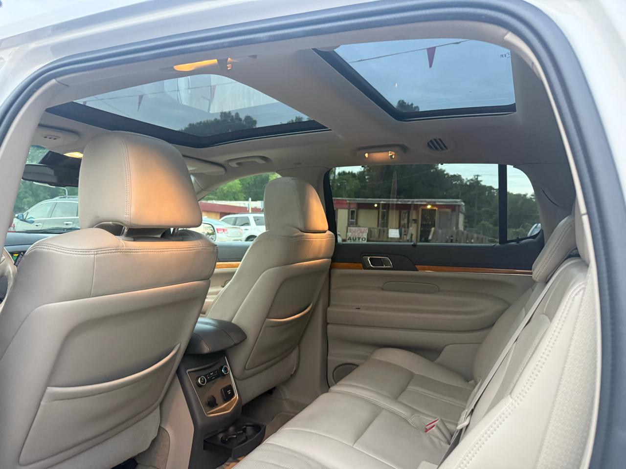 Lincoln MKT FWD 2010